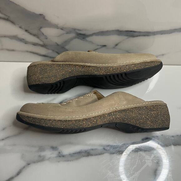 Clarks Women's Neutral Beige Leather Slide On Mules Sz 8 Comfort Outdoors - Picture 7 of 8